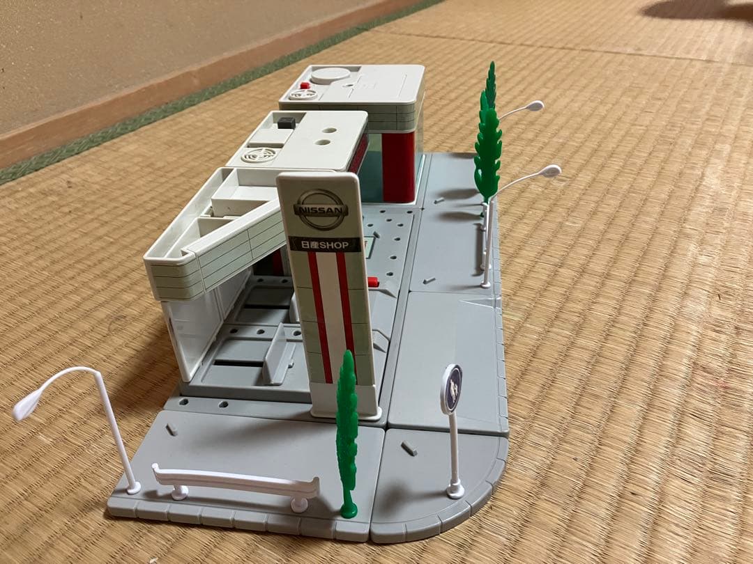 廃盤レア品　ニッサンディーラー　トミカタウン