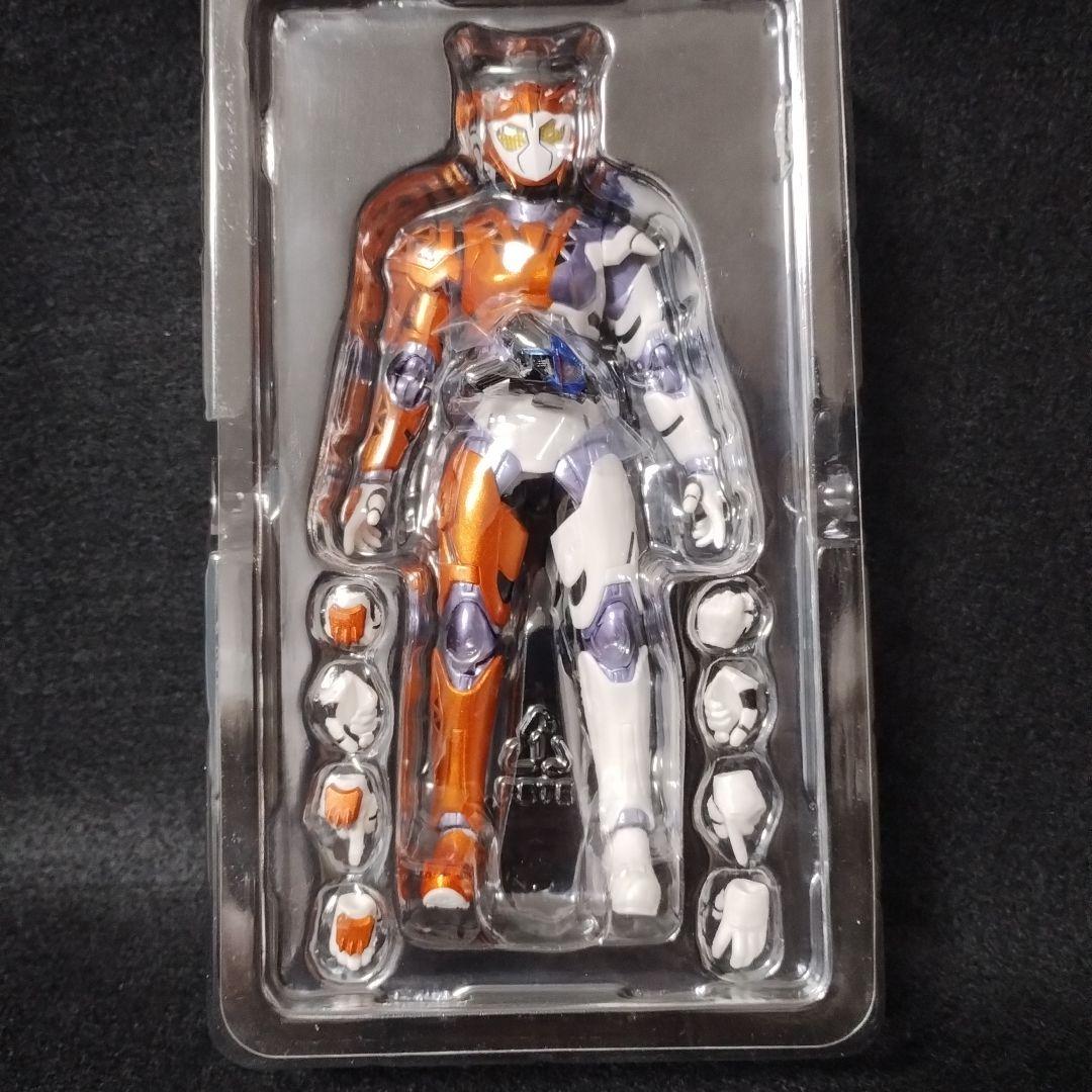 SHフィギュアーツ 仮面ライダーバルキリー ラッシングチーター