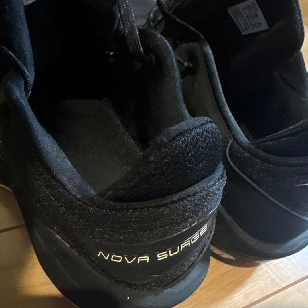 シューズ(男性用) asics nova surge low