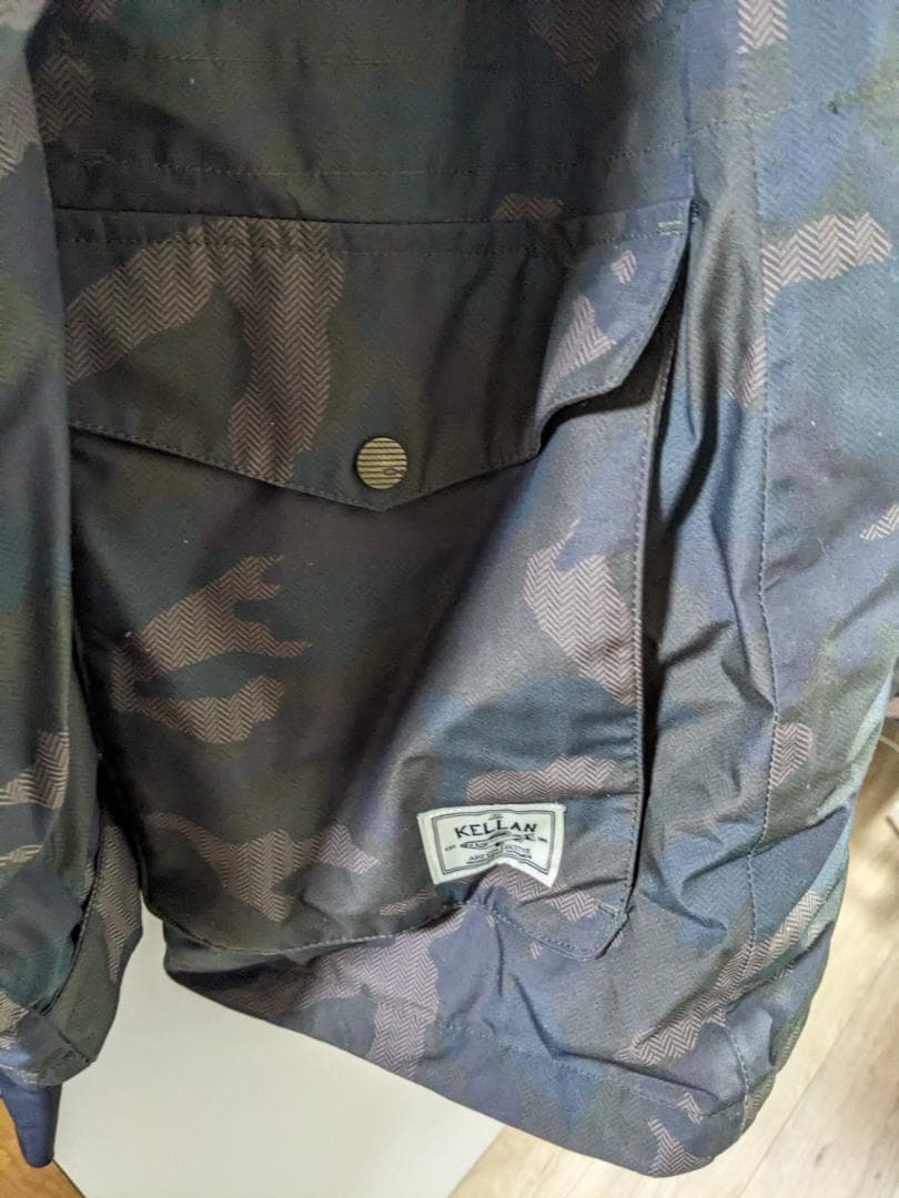 KELLAN　韓国ブランド　新品未使用 スノーボードウェア上（L）下（M）セット