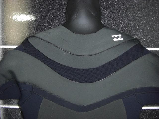 ほぼ新古_ BILLABONG 5x3 ロングチェストジップセミドライ