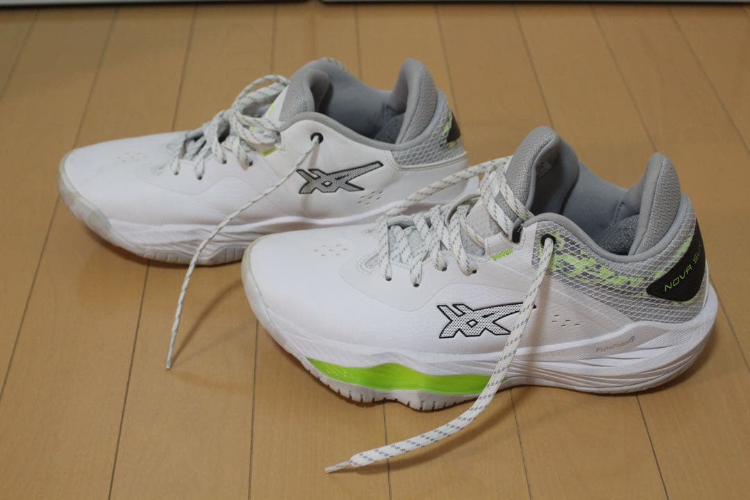 【美品】アシックス NOVA SURGE LOW 26cm