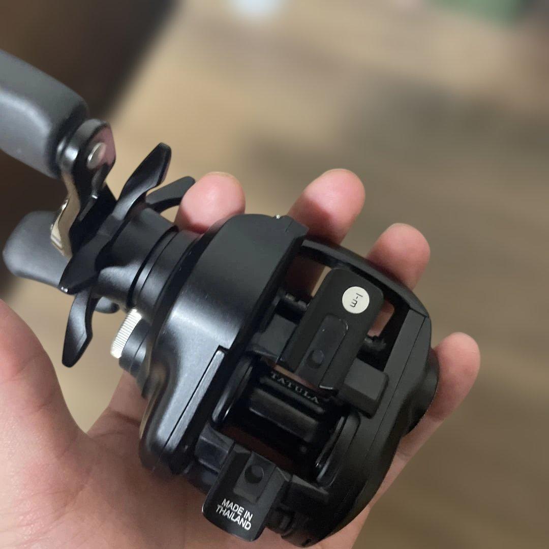 DAIWA 24TATULA TW 100H ベイトリールルアーとメジャー