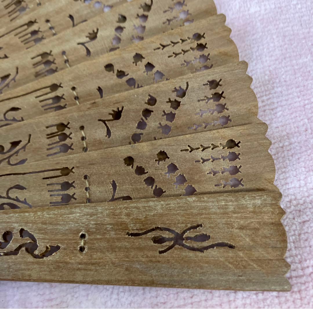 透かし彫り　白壇扇　未使用品