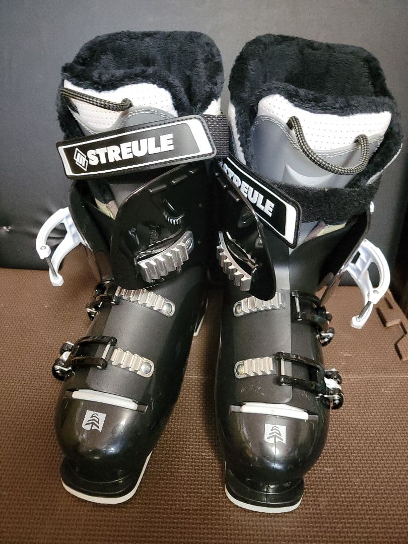 スキーブーツ　STREULE 　サイズ8