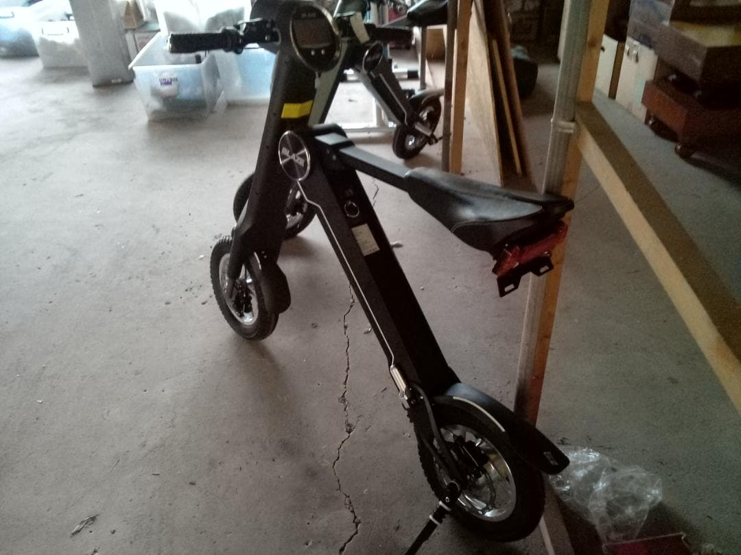 展示のみの電動自転車2台、バッテリーなし、モーターなし、現地受け取り
