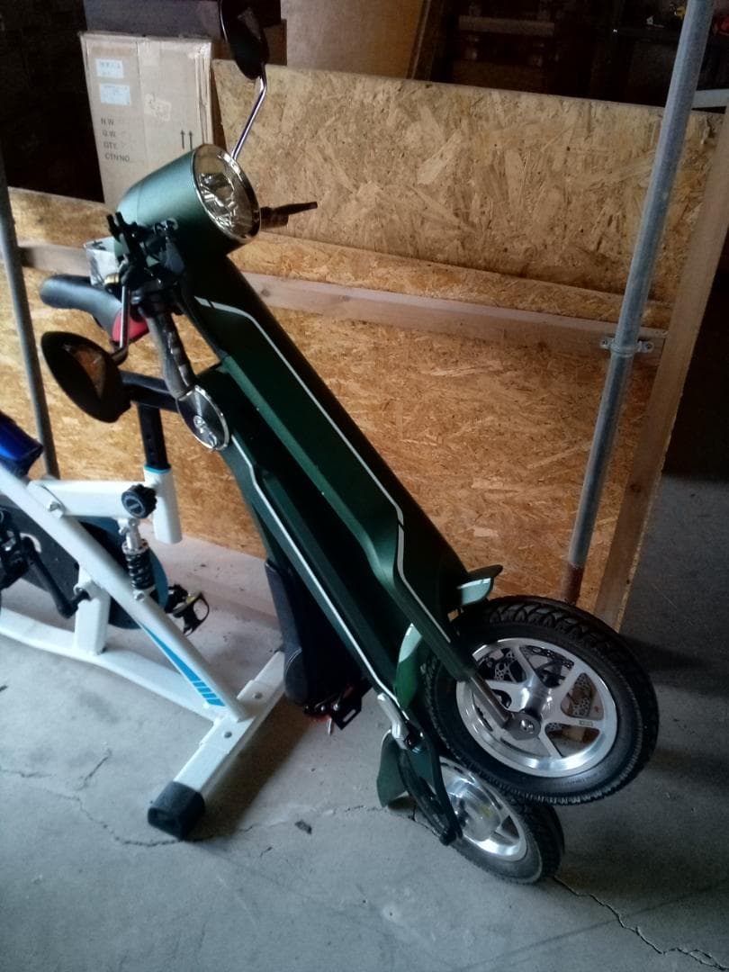 展示のみの電動自転車2台、バッテリーなし、モーターなし、現地受け取り