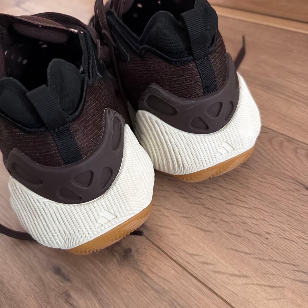 Trae Young3 adidas バスケットボールシューズ 260