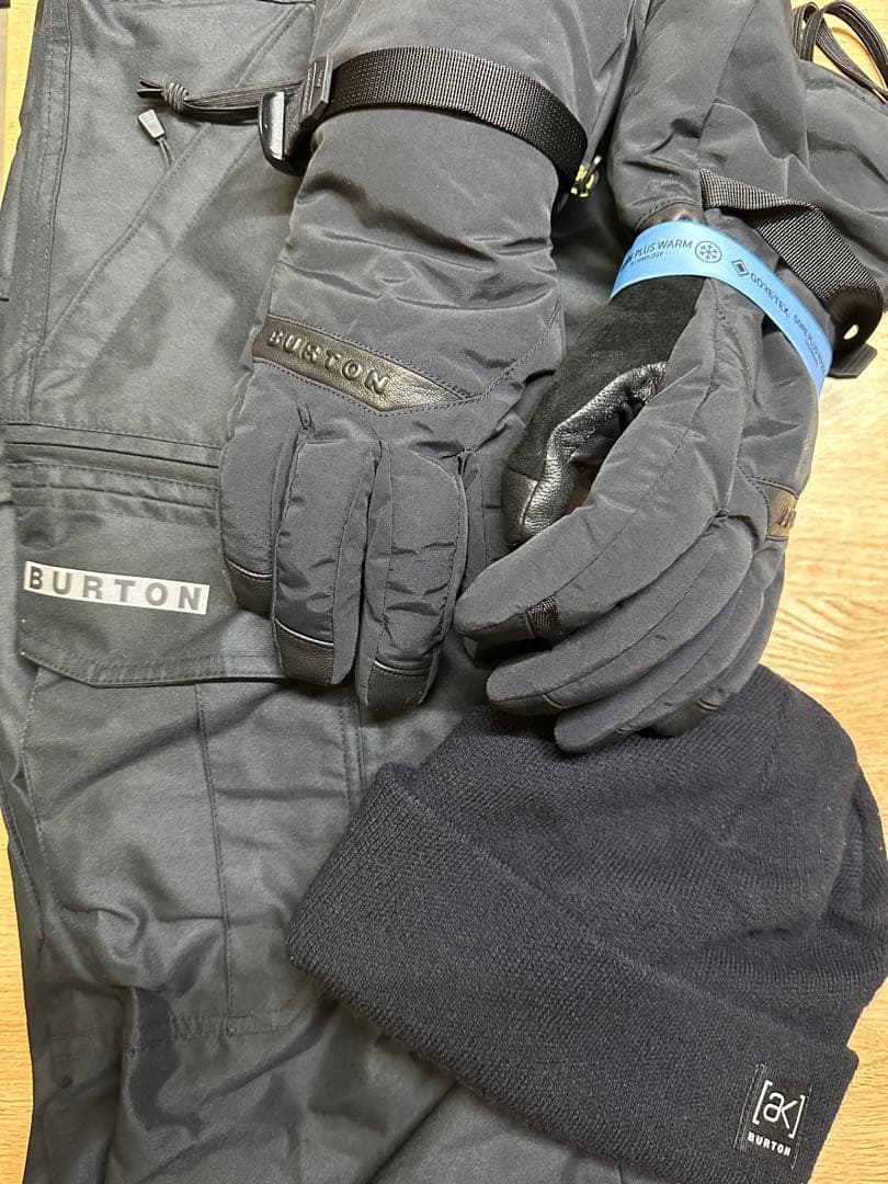 Burton akジャケット　カーゴパンツ　グローブ　ニット帽　セット