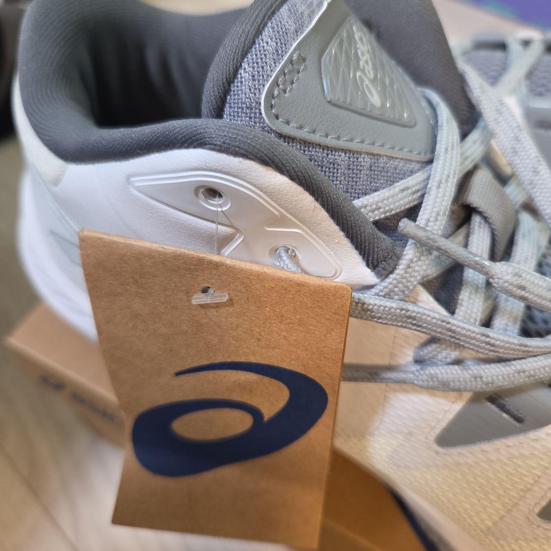 匿名発送　新品タグ付き　asics バスケットボールシューズ ホワイト/グレー