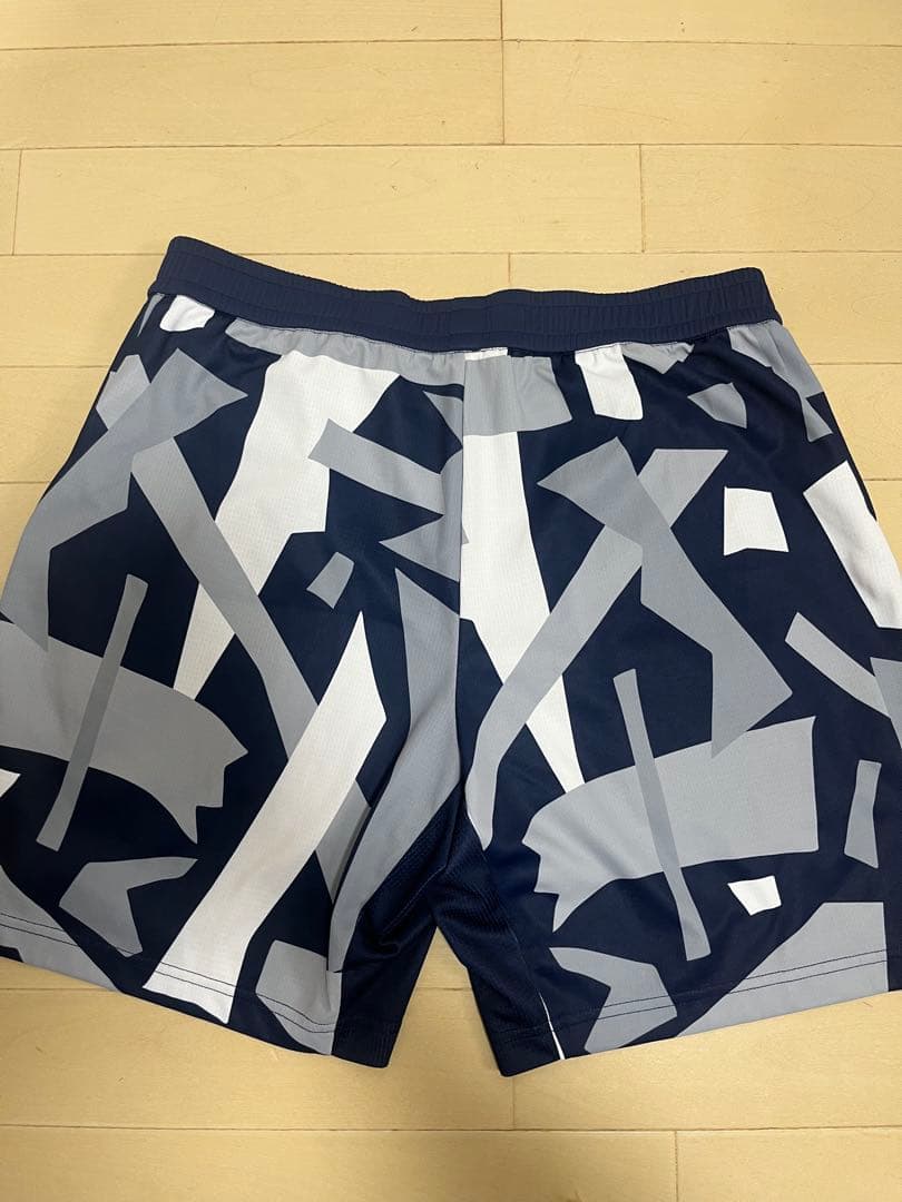 YONEX 抽象デザイン ショートパンツ JP O
