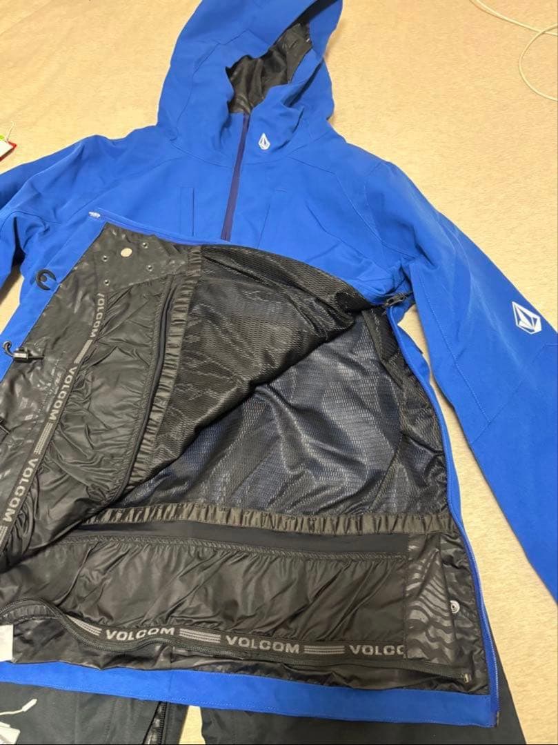 美品　VOLCOM スノーボードウェア 上下セット