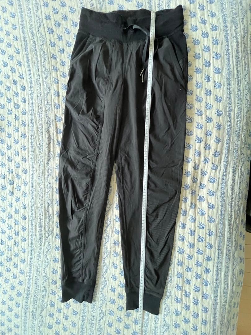 値下！lululemon ルルレモン　ブラックジョガーパンツ（サイズ測定あり）