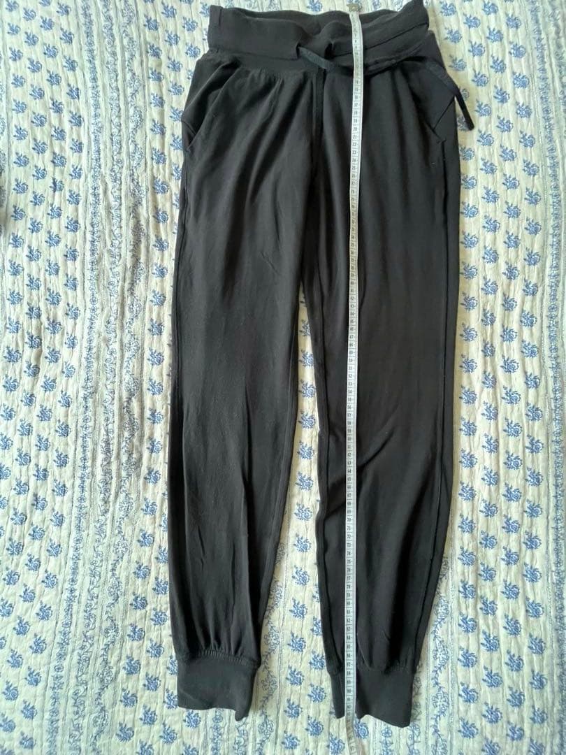 値下！lululemon ルルレモン　ブラックジョガーパンツ（サイズ測定あり）