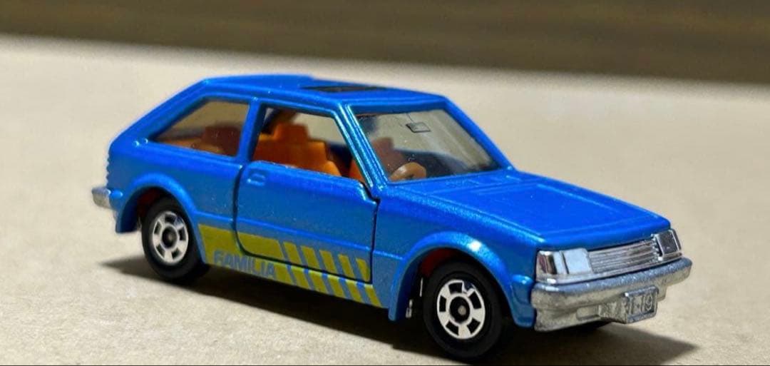 トミカ マツダファミリア1500XG バケーションセット