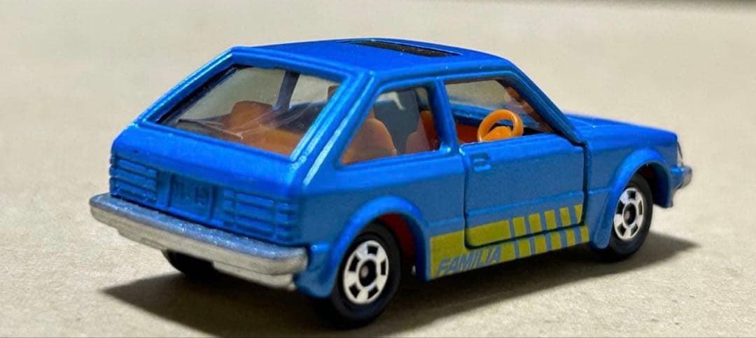 トミカ マツダファミリア1500XG バケーションセット