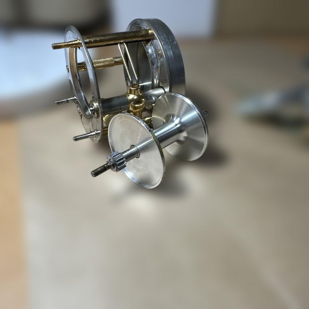 五十鈴工業　BC700 vintage シルバー ベイトリール