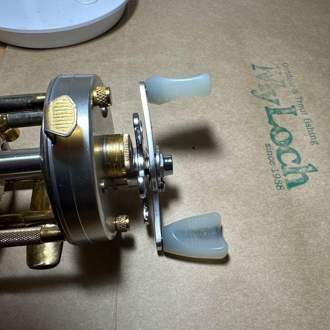 五十鈴工業　BC700 vintage シルバー ベイトリール