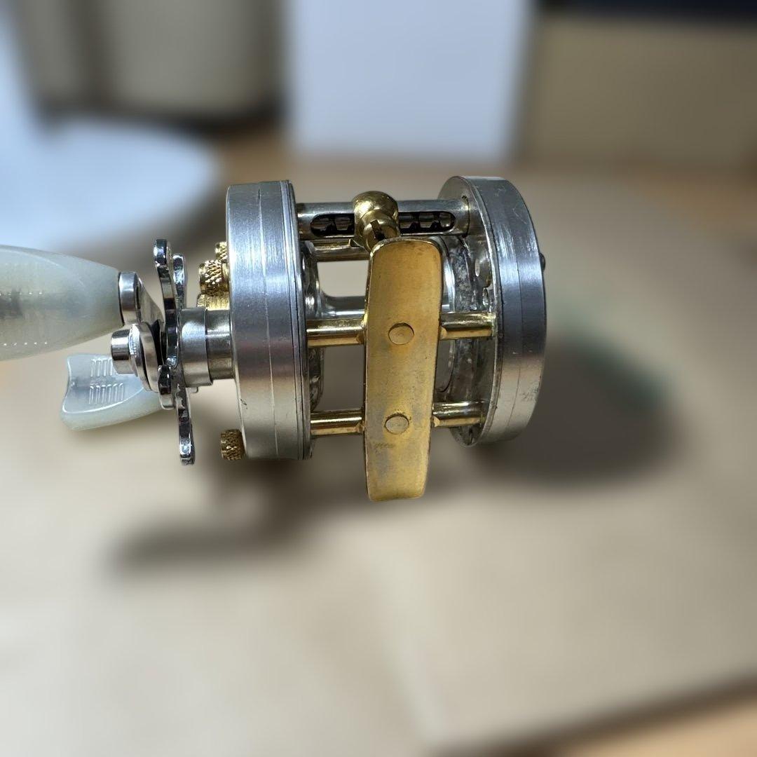 五十鈴工業　BC700 vintage シルバー ベイトリール