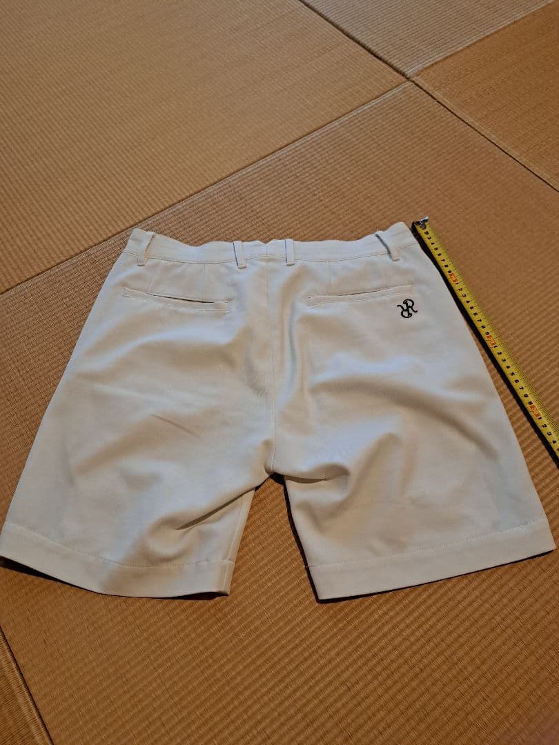 Resurrection ロゴ入り ホワイトショートパンツ