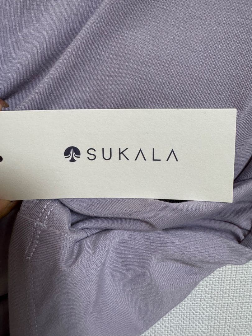 【新品タグ付】SUKALA カップ付きギャザークロスロングスリーブトップス M