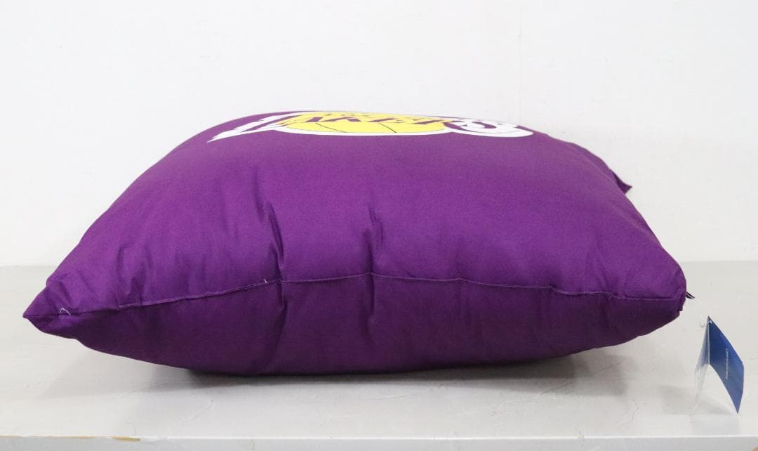 未使用 レイカーズ LAKERS 特大 クッション NBA公式グッズ 65㎝