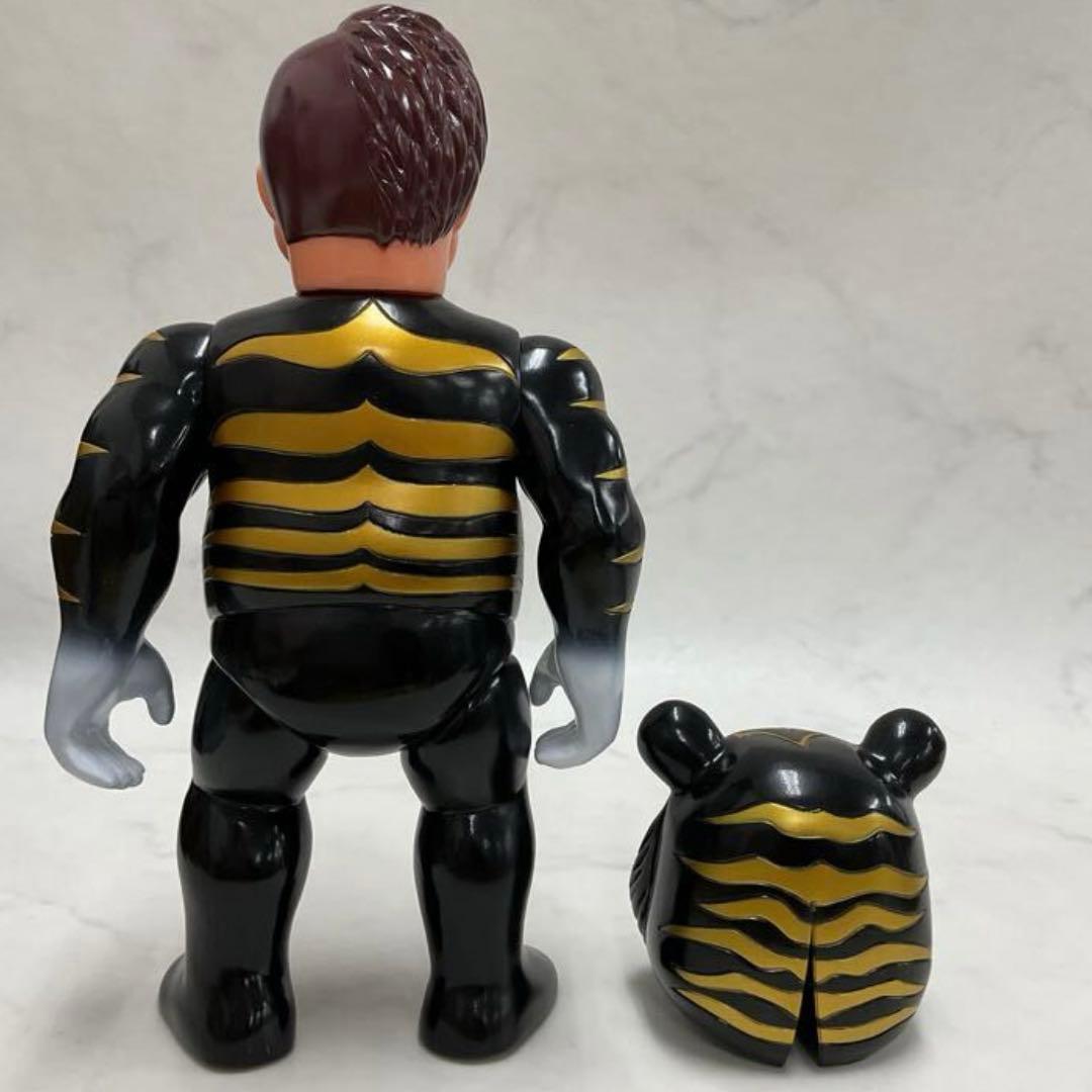 アートジャンキー　ソフビ　ブラックブタイガー2　墓場の画廊