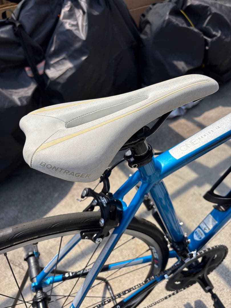 Trek ONE SERIES 1.2 ロードバイク 青