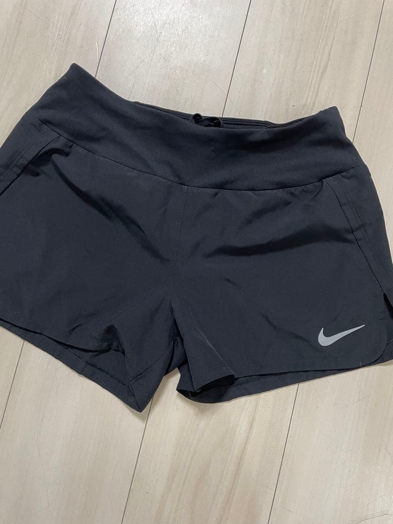 NIKE、ニューバランス　adidasランニングパンツ　3枚