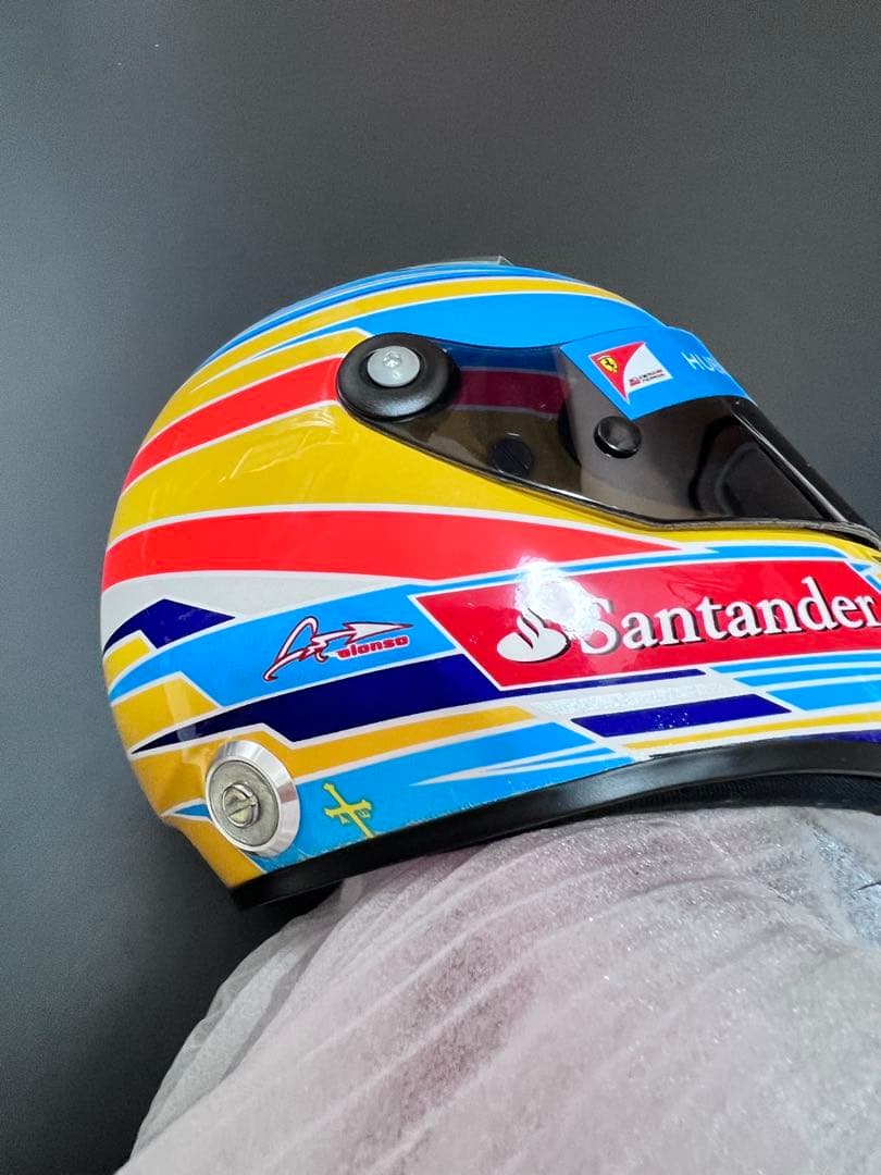 F1 Ferrari フェルナンドアロンソ1/2ヘルメット。