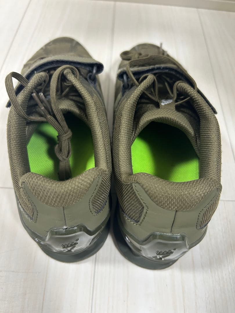 inov-8 トレーニングシューズ オリーブグリーン