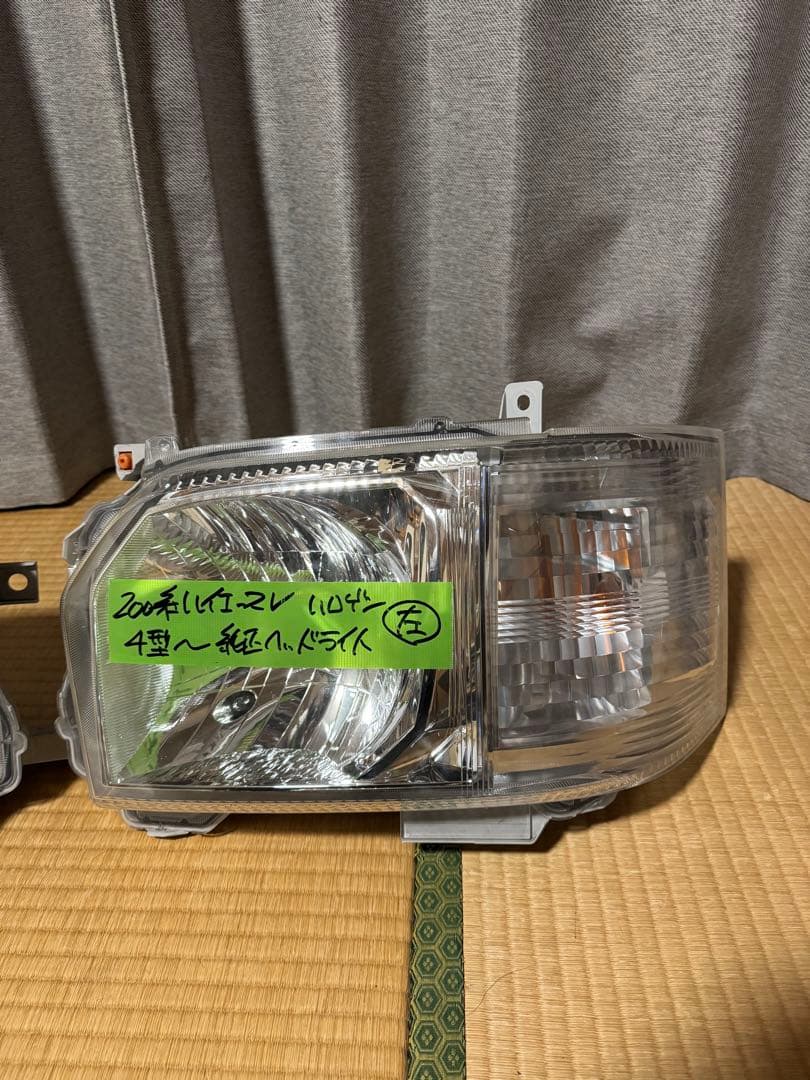 ハイエースバン　4型以降　純正ヘッドライトユニット左右　ハロゲンタイプ　送料込み