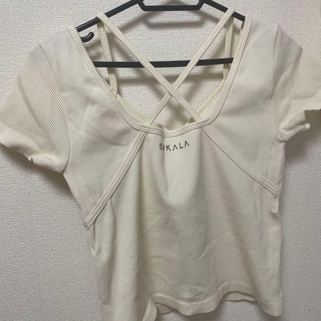 MサイズSUKALAカップ付きオープンネックニットTee