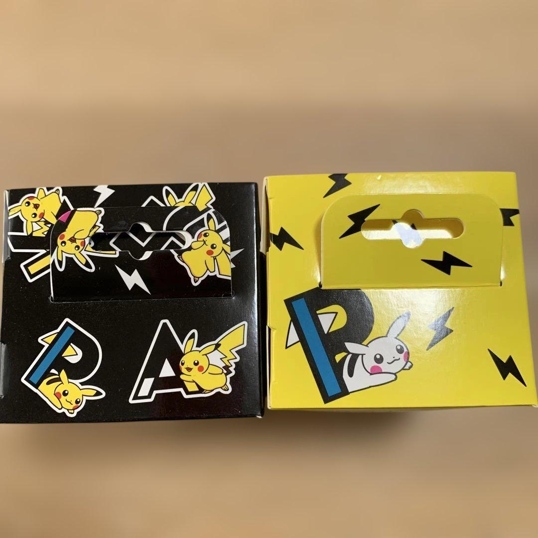 ポケモンカード　フリップデッキケース ２個　ピカチュウ