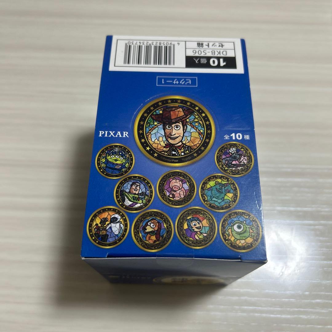 ディズニー　Disney 缶バッジ　金