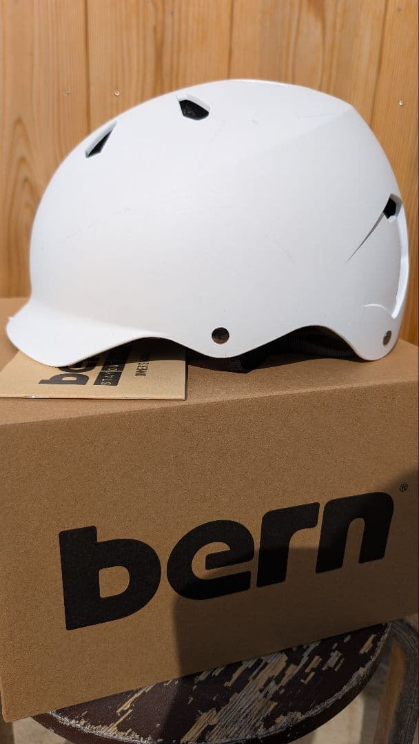 bern ヘルメット マットホワイト M ほぼ新品 WATTS