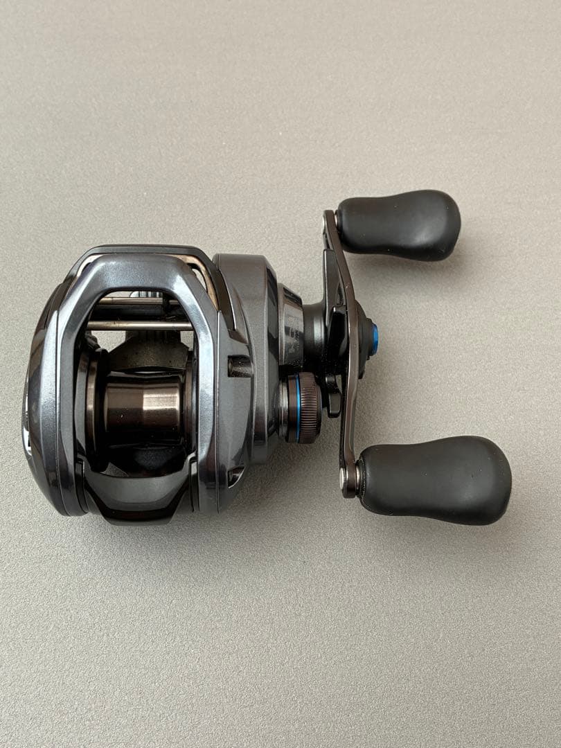 【美品】シマノ 24 SLX 70HG 右巻き ベイトリール