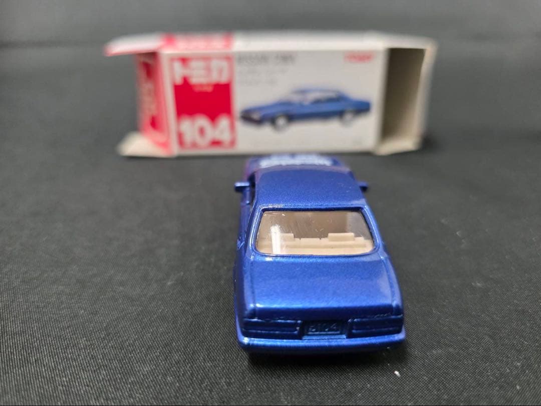 トミカ赤箱104ニッサンシーマ(日本製)