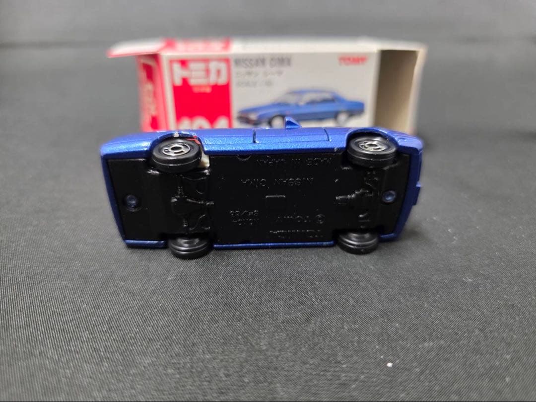 トミカ赤箱104ニッサンシーマ(日本製)