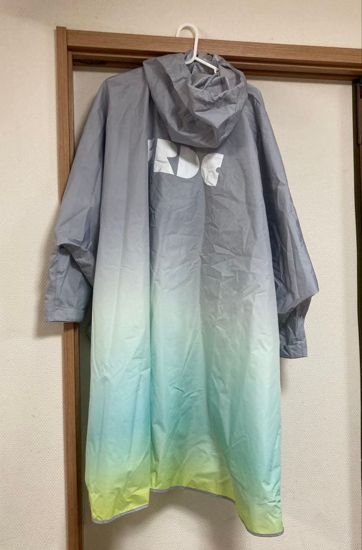 FRDC × KiU コラボレインポンチョ