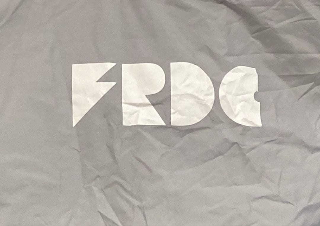 FRDC × KiU コラボレインポンチョ