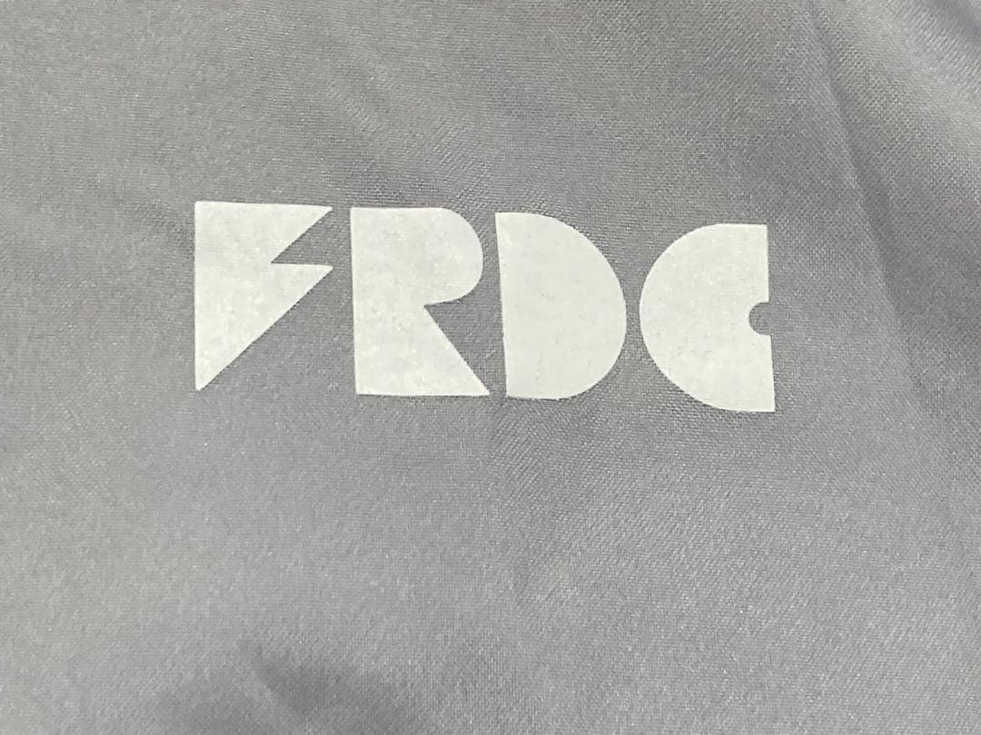 FRDC × KiU コラボレインポンチョ