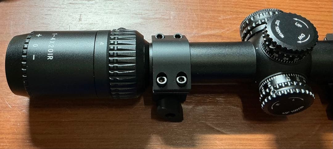ベクターオプティクス ZOD 1-4x20IRライフルスコープ 発光モデル