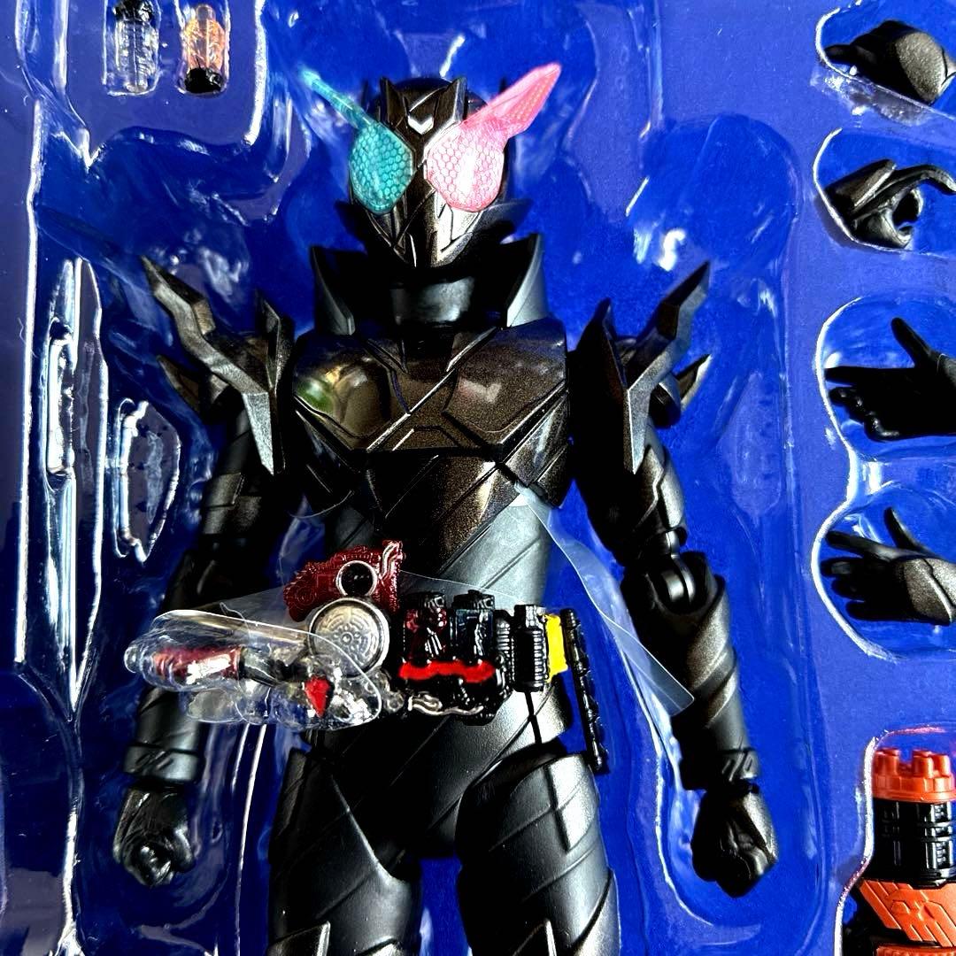 SHフィギュアーツ 仮面ライダービルド　ラビットタンクハザードフォーム