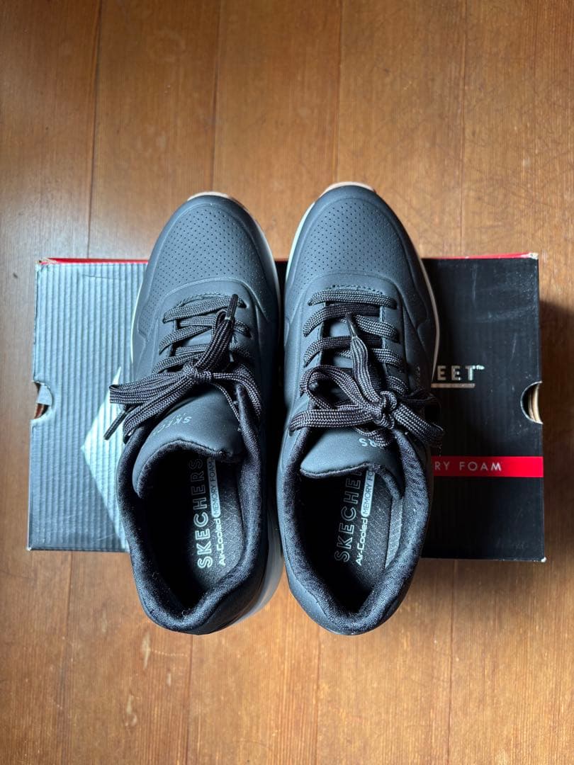 SKECHERS Memory Foam ブラック スニーカー