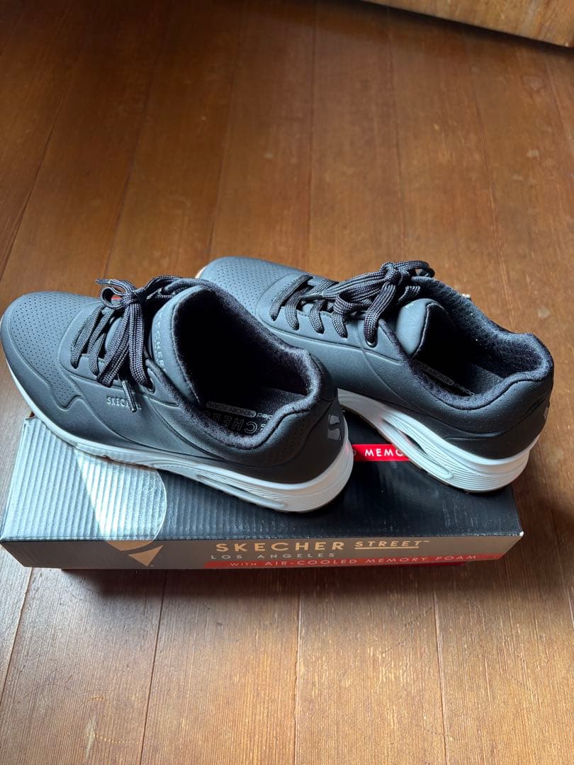 SKECHERS Memory Foam ブラック スニーカー