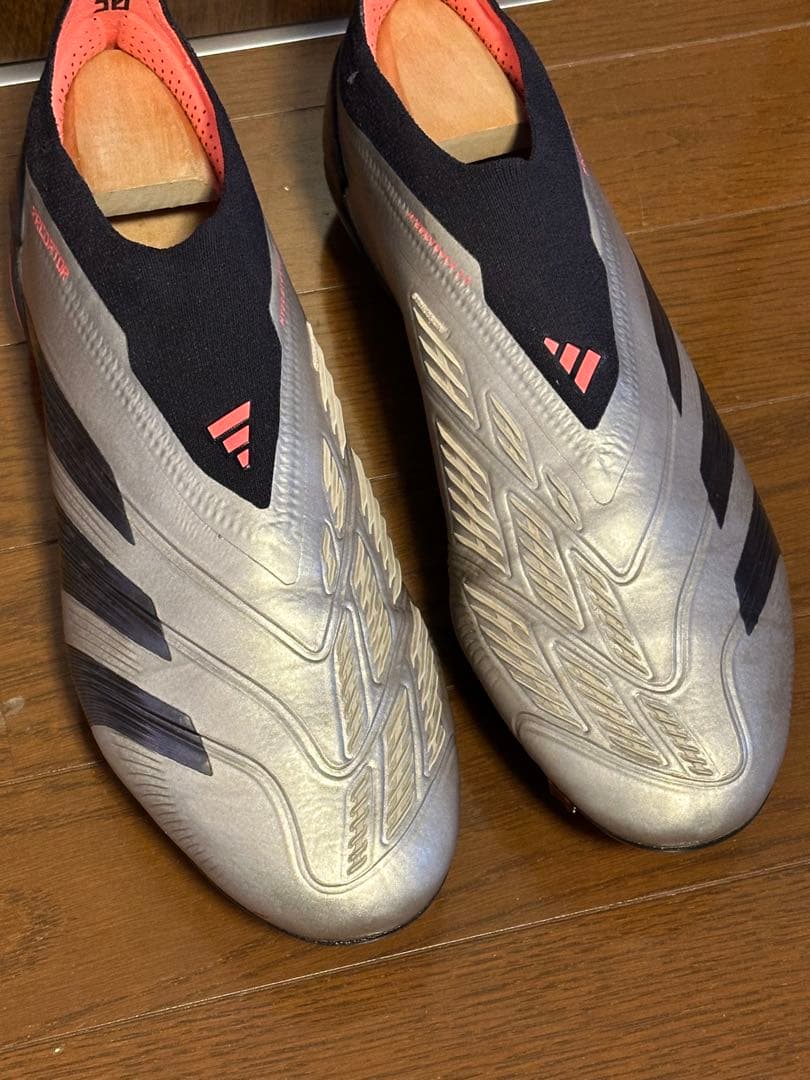 【値下げ】【美品】adidasプレデターELITE レースレス FG