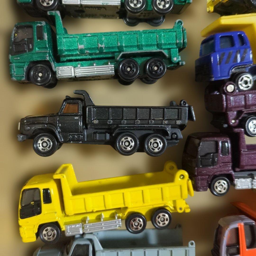 憧れのダンプカー　ミニカー 14台セット　おまけ付き