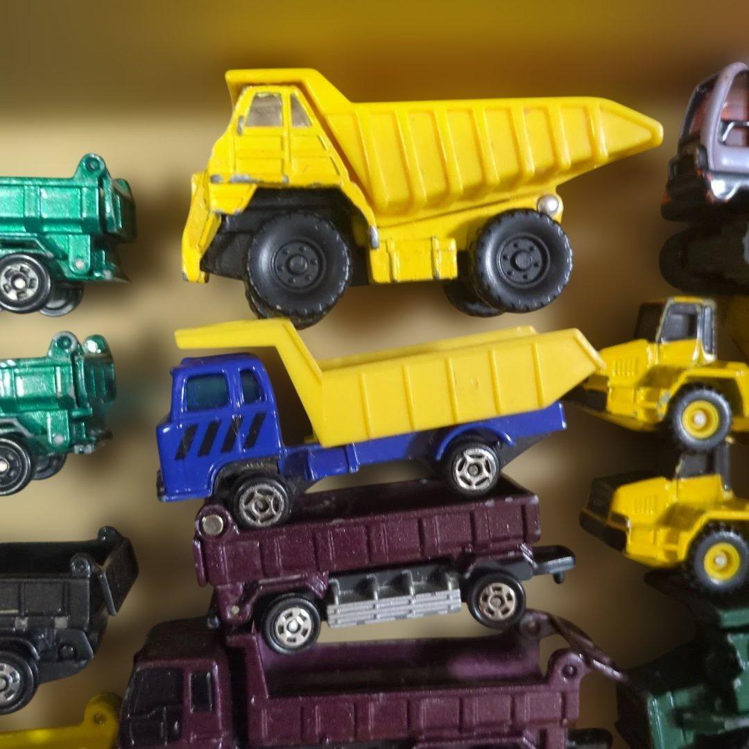 憧れのダンプカー　ミニカー 14台セット　おまけ付き