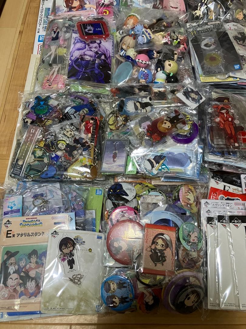 マンガ　アニメグッズ　まとめ売り　アクリルスタンド　缶バッジ　ラバーマスコット
